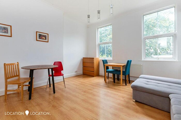 2 Bedroom Flat To Rent In Flat, Evering Road London, E5