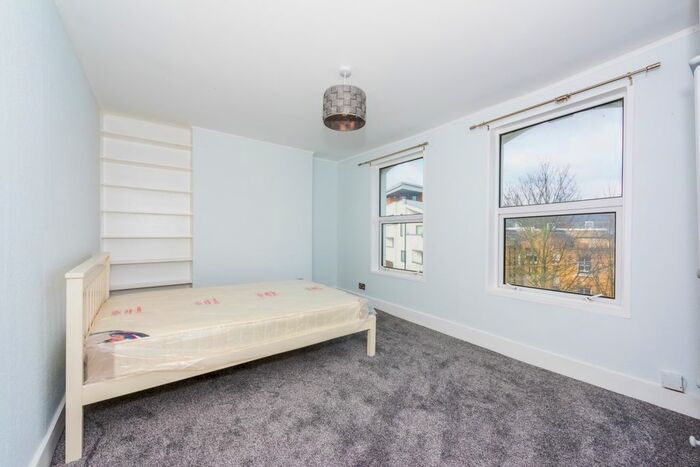 2 Bedroom Flat For Sale In Ferndale Road, London, SW9