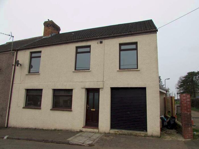4 Bedroom Property To Rent In High Street, Heol Y Cyw, Bridgend, CF35