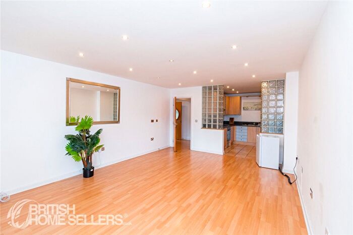 2 Bedroom Flat For Sale In Gloucester Square, Southampton, Hampshire, SO14