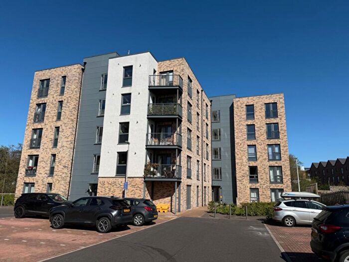 3 Bedroom Flat To Rent In Wintermill Square, Edinburgh, Midlothian, EH6