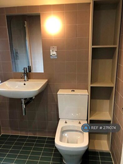 2 Bedroom Flat To Rent In Salcott Road, London, SW11