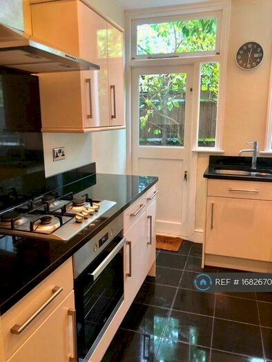 3 Bedroom Flat To Rent In East Dulwich, London, SE22
