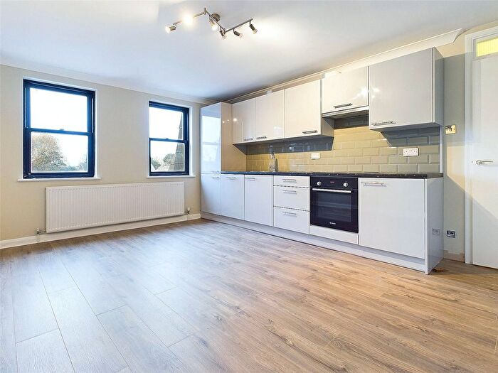 2 Bedroom Flat To Rent In Station Road, Hampton, TW12