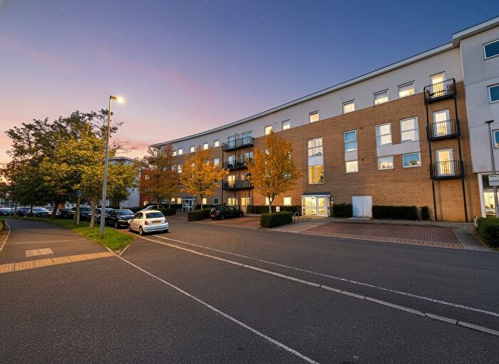 2 Bedroom Flat For Sale In Drake Way, Kennet Island, Reading, RG2