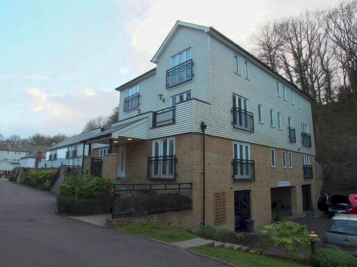 2 Bedroom Flat To Rent In Hayle Mill Road, Maidstone, ME15