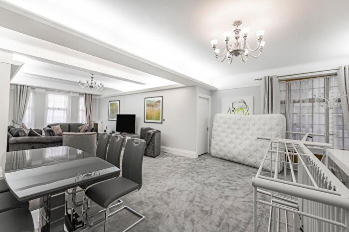4 Bedroom Property For Sale In Marylebone Road, London, NW1