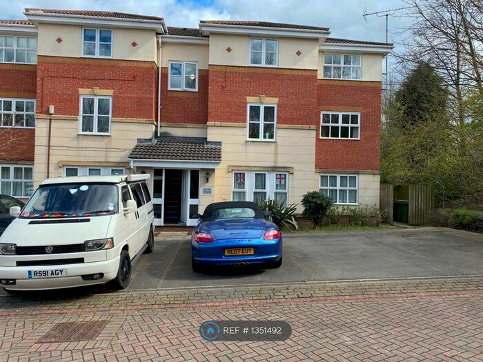 2 Bedroom Flat To Rent In The Links, Leeds, LS11