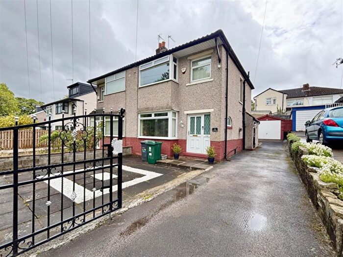 3 Bedroom Semi-Detached House For Sale In Heaton Park Drive, Bradford, BD9