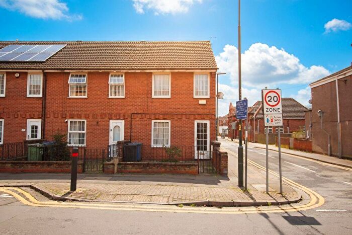 2 Bedroom End Of Terrace House For Sale In Heneage Road, Grimsby, DN32