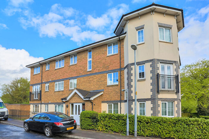 2 Bedroom Apartment To Rent In Kiln Way, Dunstable, Beds, LU5