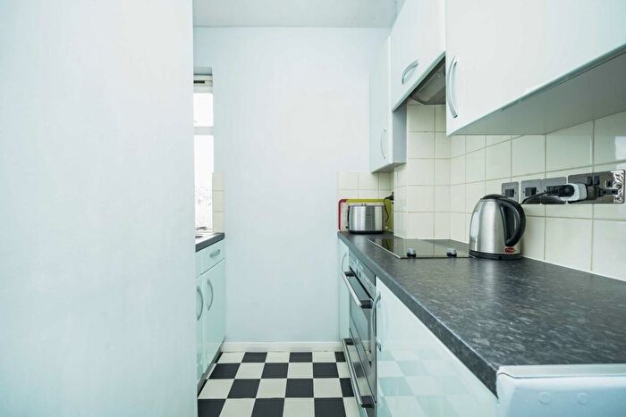 1 Bedroom Flat To Rent In Charterhouse Square, London, EC1M