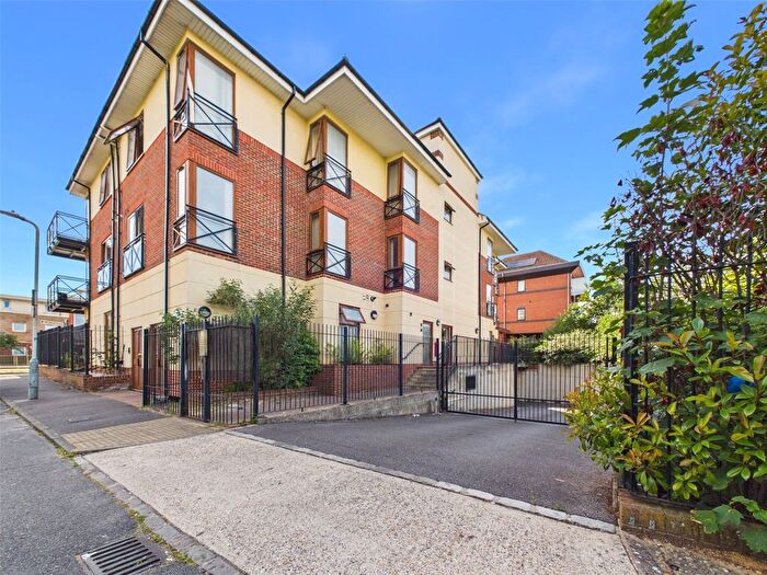 1 Bedroom Flat To Rent In Parkside House, Hillingdon, UB10