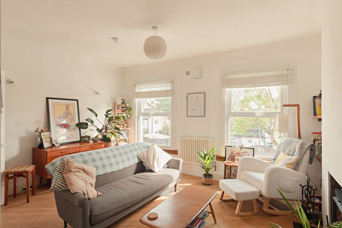 1 Bedroom Flat For Sale In Lulworth Road, Nunhead, London, SE15