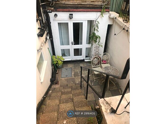 Studio To Rent In Battersea Rise, London, SW11