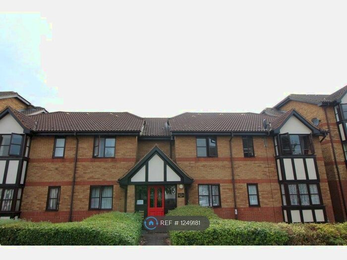 2 Bedroom Flat To Rent In Redwood Grove, Bedford MK42
