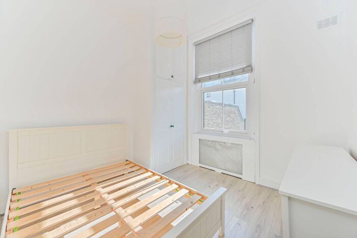 1 Bedroom Flat To Rent In Lavender Hill, Clapham Junction, London, SW11