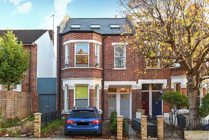 2 Bedroom Flat To Rent In Allfarthing Lane, London, SW18