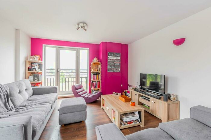 2 Bedroom Flat To Rent In Windmill Lane, Stratford, London, E15
