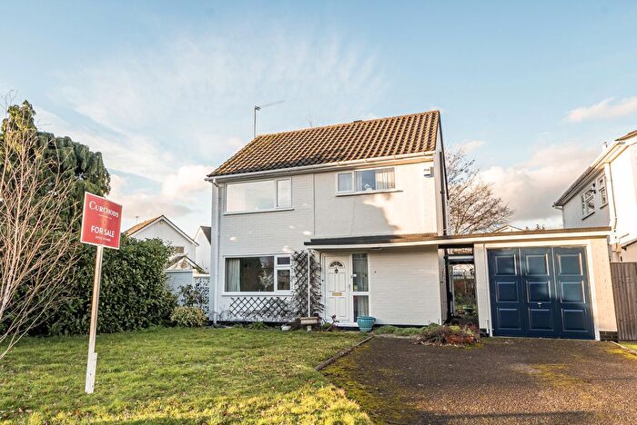 3 Bedroom Detached House For Sale In Coombe Drive, Addlestone, KT15