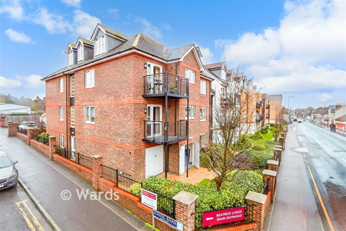 1 Bedroom Flat For Sale In Canterbury Road, Sittingbourne, Kent, ME10