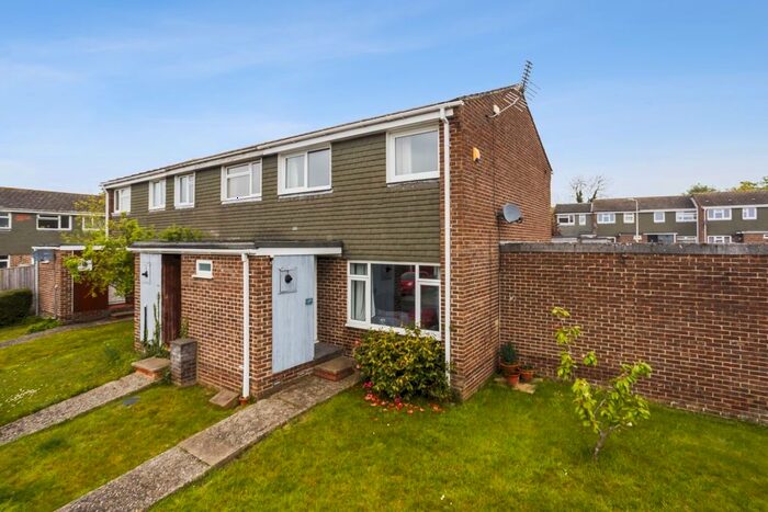 3 Bedroom End Of Terrace House To Rent In Sagecroft Road, Thatcham, RG18