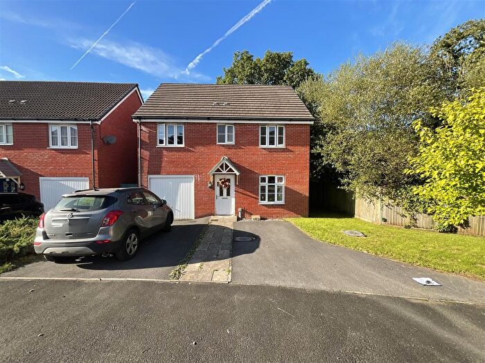 4 Bedroom Detached House For Sale In Dol Y Dderwen, Ammanford, SA18