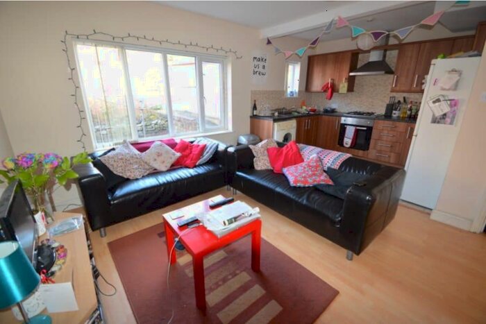 3 Bedroom Semi-Detached House To Rent In Brudenell Road, Leeds, West Yorkshire, LS6