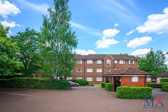 3 Bedroom Flat For Sale In Corfe Close, Borehamwood, WD6