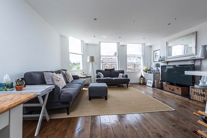 2 Bedroom Property To Rent In Northcote Road, SW11