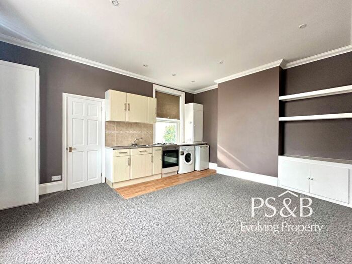 2 Bedroom Flat To Rent In Guildford Road, Brighton, BN1