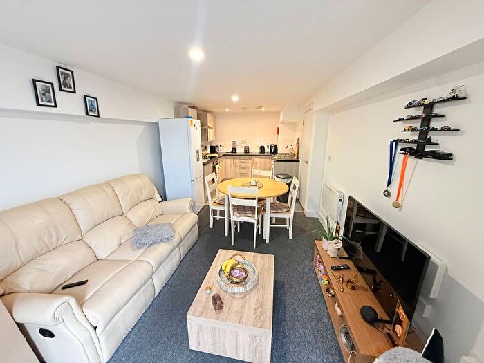 1 Bedroom Flat To Rent In Newton Road, Yeovil, BA20