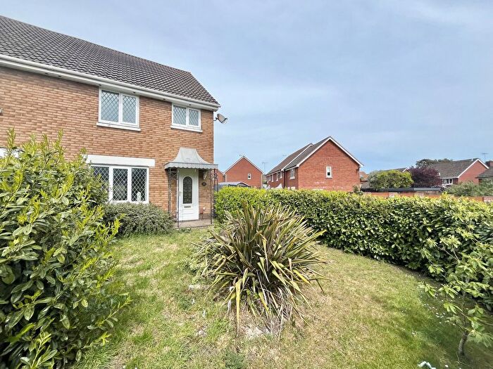 3 Bedroom Semi-Detached House For Sale In Goldfinch Road, Poole, BH17