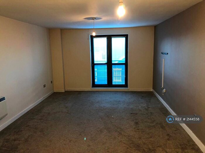 1 Bedroom Flat To Rent In Queens Court, Hull, HU1