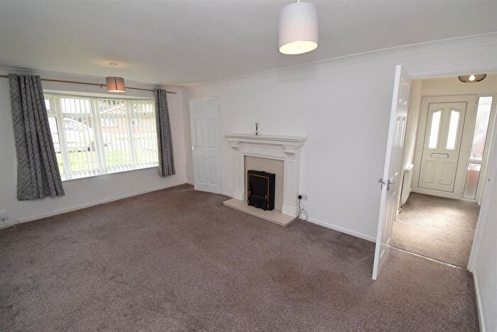 2 Bedroom Detached Bungalow To Rent In Sinfin Avenue, Shelton Lock, Derby, DE24