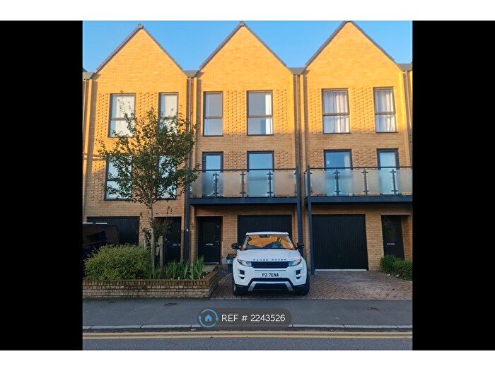 3 Bedroom Terraced House To Rent In Felnex Avenue, Wallington, SM6