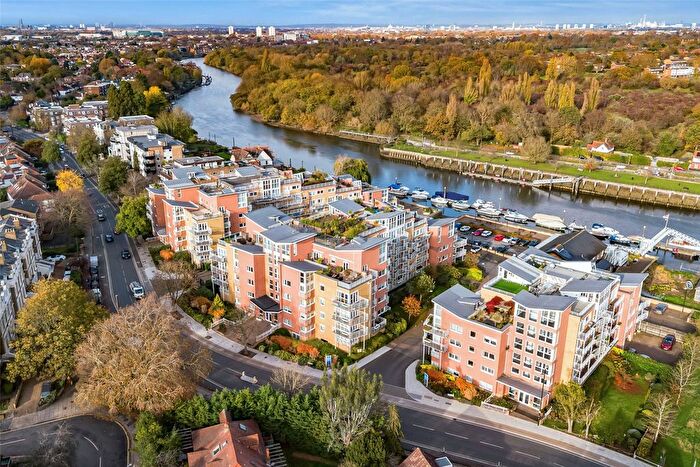 2 Bedroom Flat To Rent In Fairmile House, Teddington, TW11