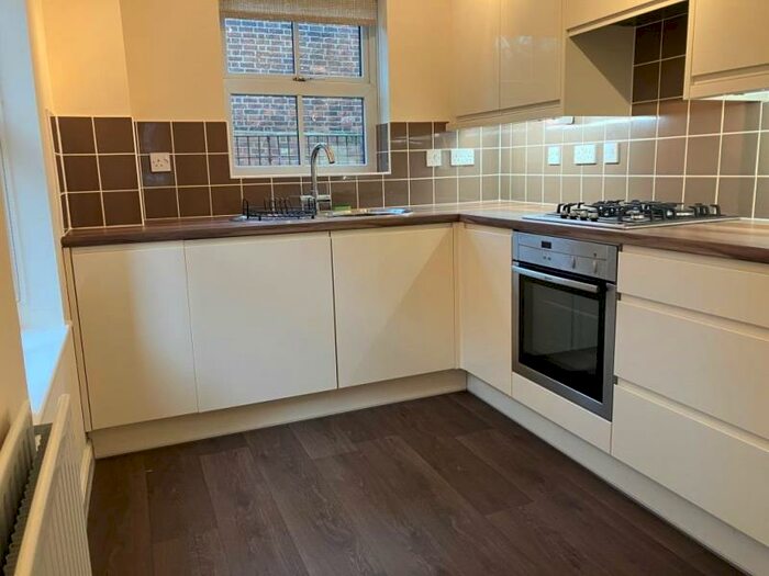 2 Bedroom Apartment To Rent In The Courtyard, London Road, GL1