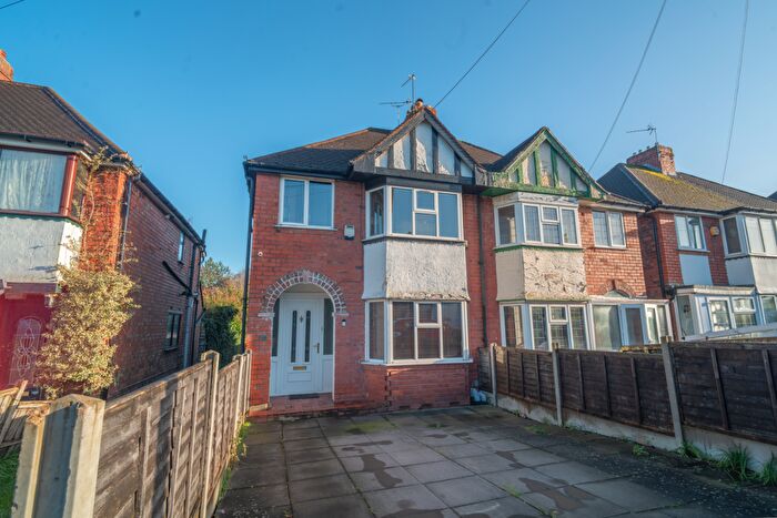 3 Bedroom Semi Detached House For Sale In Priory Road, Hall Green, Birmingham, B28