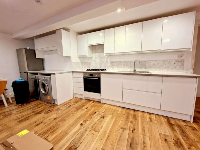 2 Bedroom Flat To Rent In Hanley Road, Finsbury Park, N4