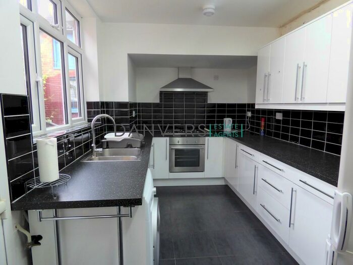 5 Bedroom End Of Terrace House To Rent In Clarendon Street, Leicester, LE2