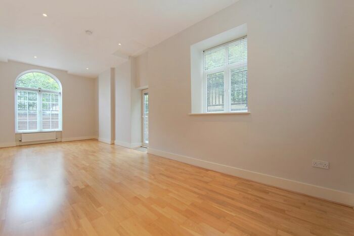 2 Bedroom Flat To Rent In Woodlands Heights, Vanbrugh Hill, Blackheath, SE3