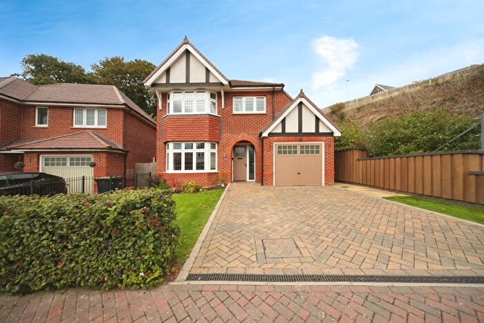 3 Bedroom Semi Detached House For Sale In Armstrong Road, Luton, LU2