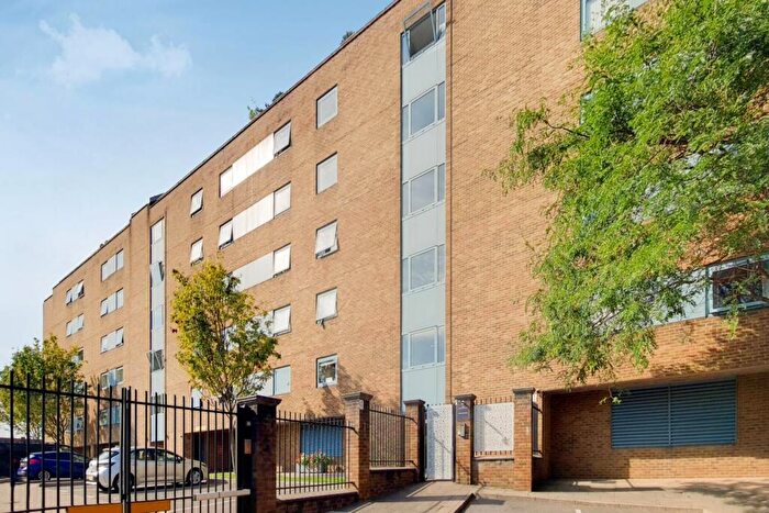 2 Bedroom Flat To Rent In Arnhem Place, Isle Of Dogs, London, E14
