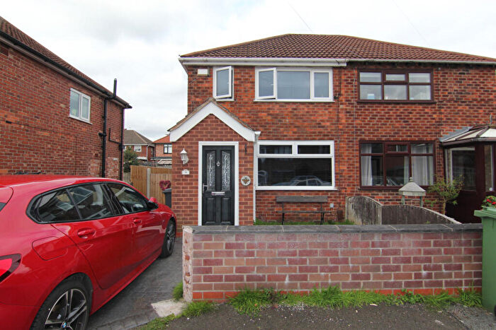 2 Bedroom Semi-Detached House For Sale In Lines Road, Droylsden, M43