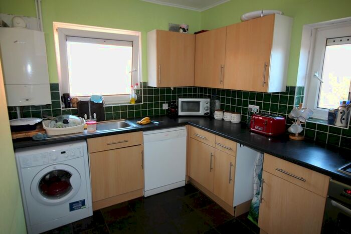 3 Bedroom Flat To Rent In Elm Grove, Southsea, Portsmouth, PO5