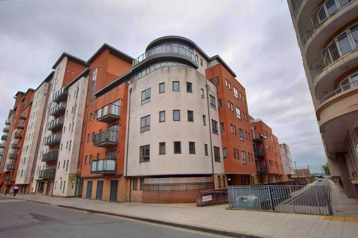 2 Bedroom Flat To Rent In Lower Canal Walk, Southampton, SO14