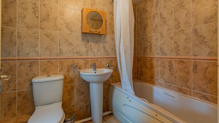1 Bedroom Private Hall To Rent In Minister Street, Cathays, CF24