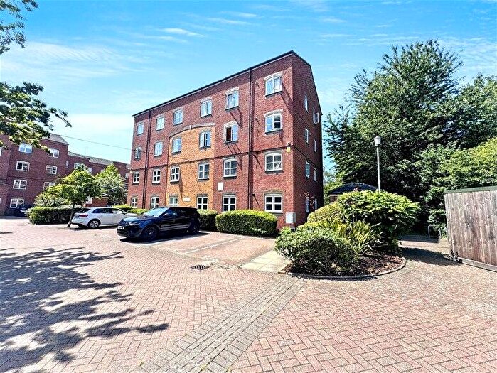 2 Bedroom Flat To Rent In Otter Close, Stratford, E15
