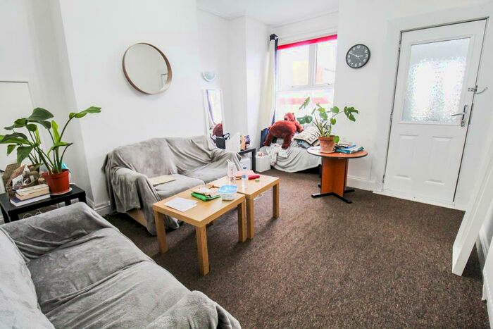 4 Bedroom Terraced House To Rent In Burchett Terrace, Woodhouse, LS6